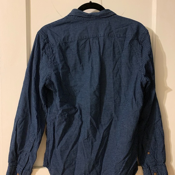 Old Navy Men’s Button Down - Picture 2 of 3